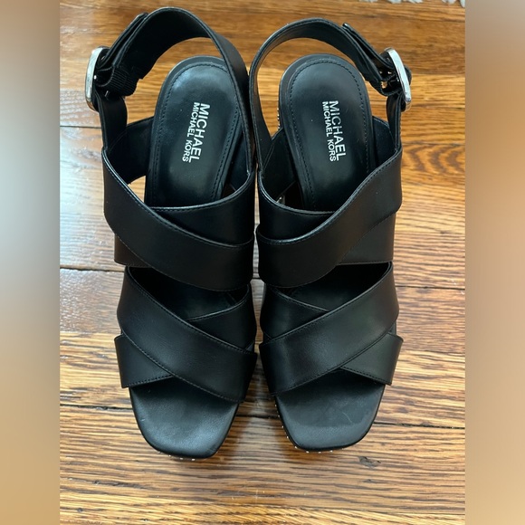 Michael MICHAEL KORS Leather Mila Platform Studded Pump 6.5 - Picture 6 of 9